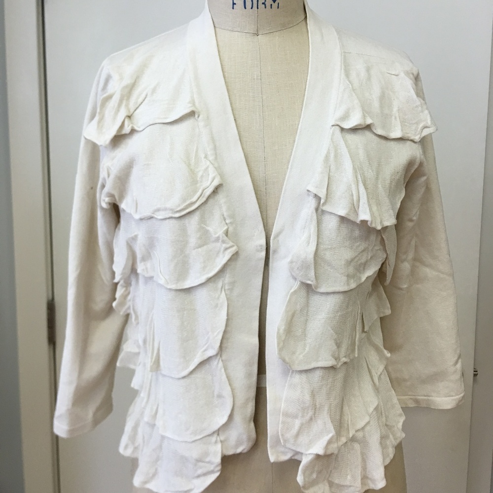 CABLE AND GAUGE RUFFLE SWEATER CLASP CLOSURE